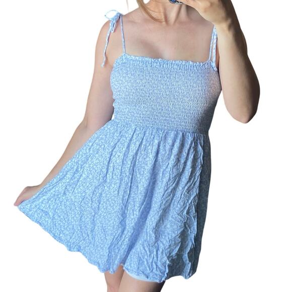 Windsor S Baby Blue Floral Smocked Tie Up Spaghetti Strap Mini Sun Dress - Picture 1 of 6